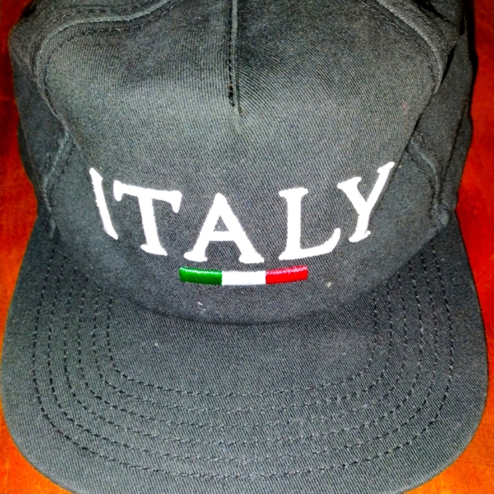 ITALY EMBROIDERED BLACK SNAPBACK HAT AND 2 FREE T SHIRTS*******XL
